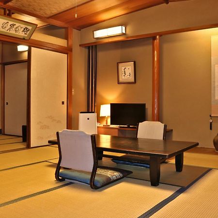 Tsutaya Ryokan Тойоока Екстер'єр фото