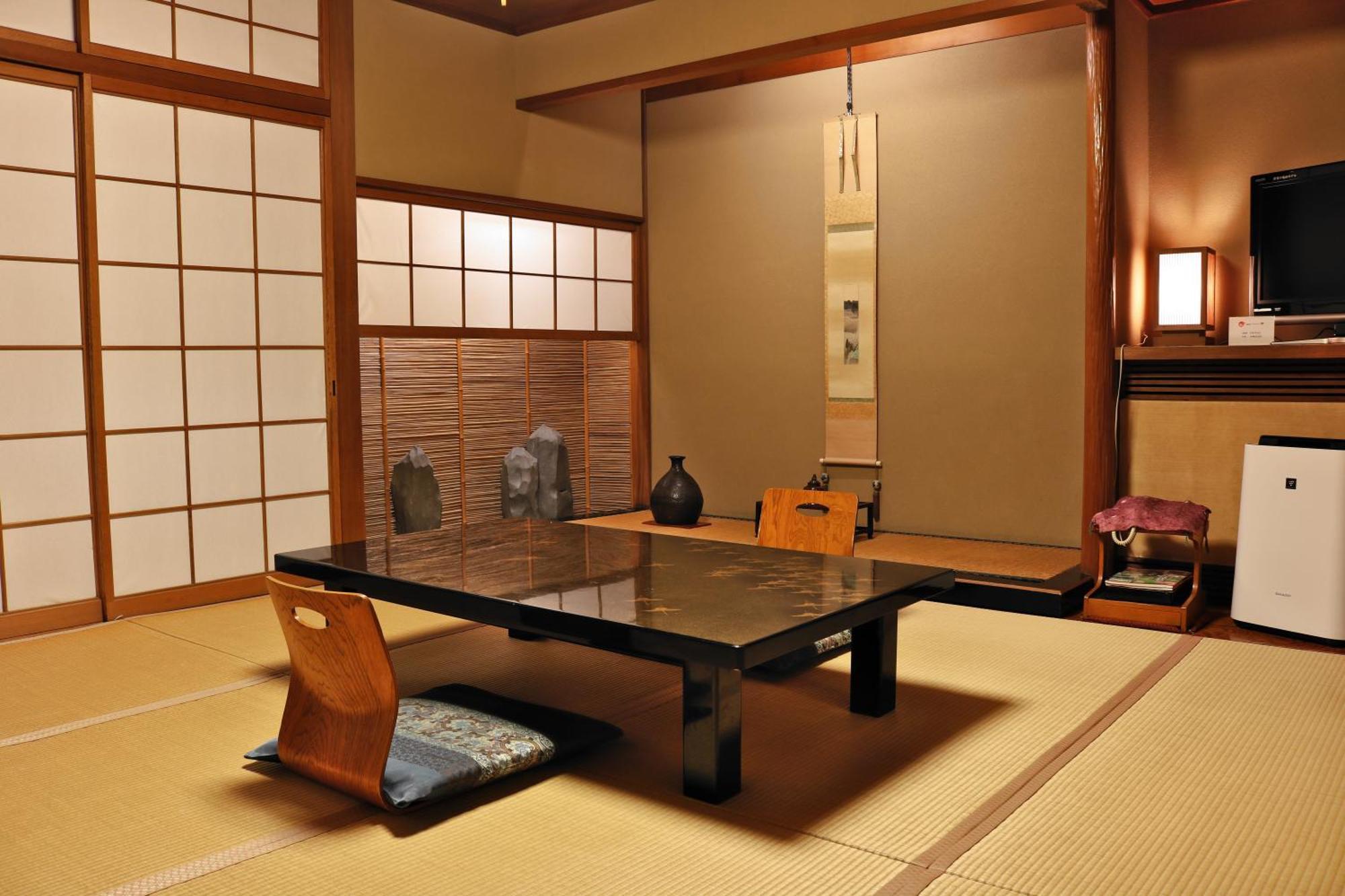 Tsutaya Ryokan Тойоока Екстер'єр фото