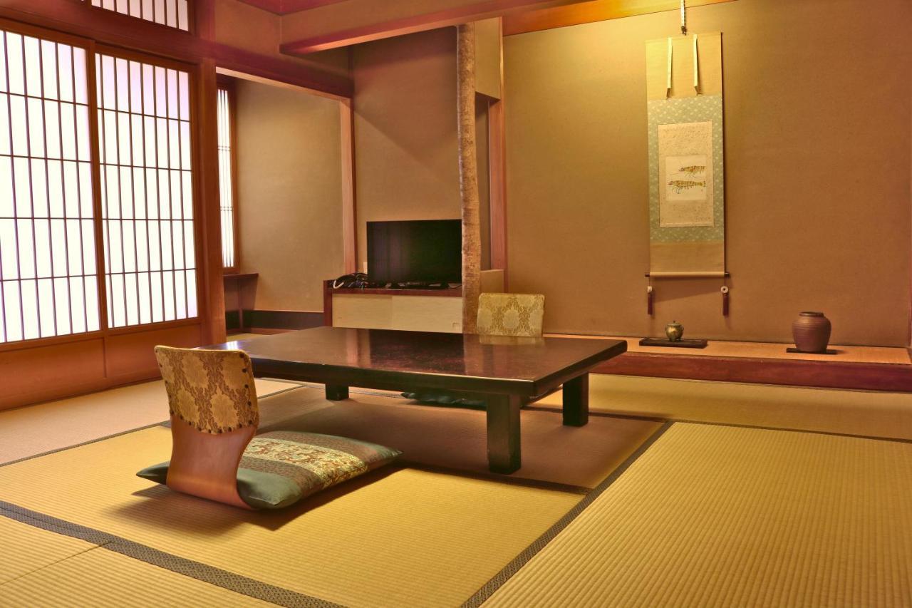 Tsutaya Ryokan Тойоока Екстер'єр фото