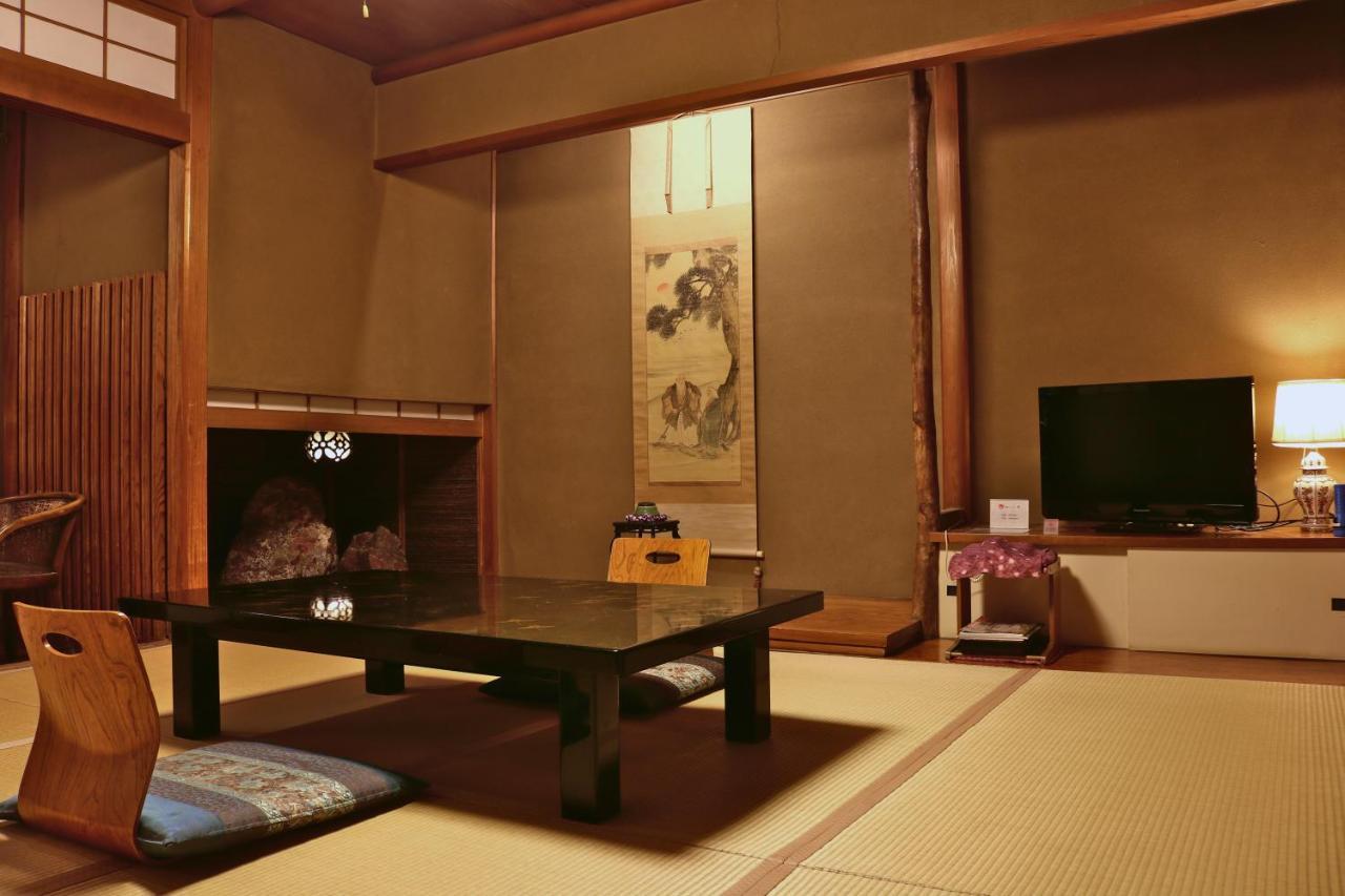 Tsutaya Ryokan Тойоока Екстер'єр фото