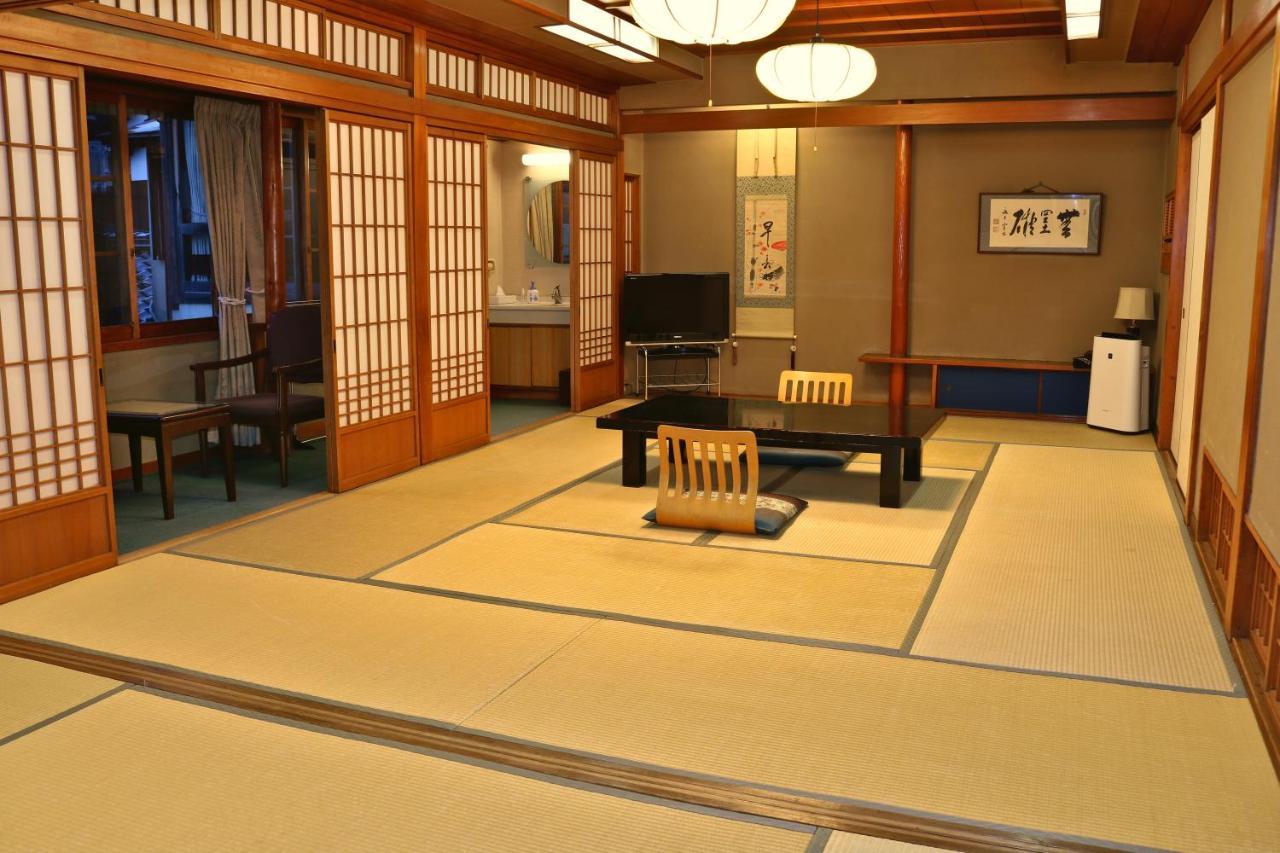 Tsutaya Ryokan Тойоока Екстер'єр фото