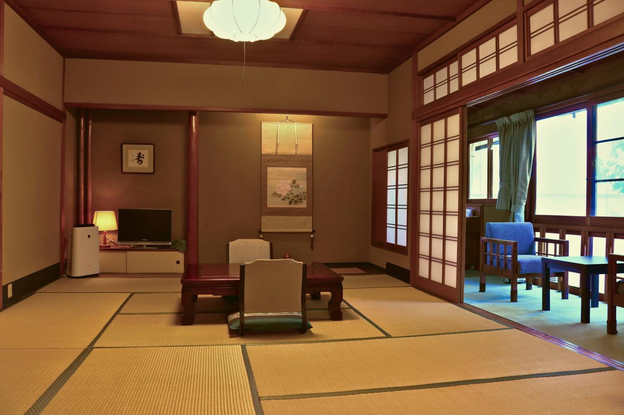 Tsutaya Ryokan Тойоока Екстер'єр фото