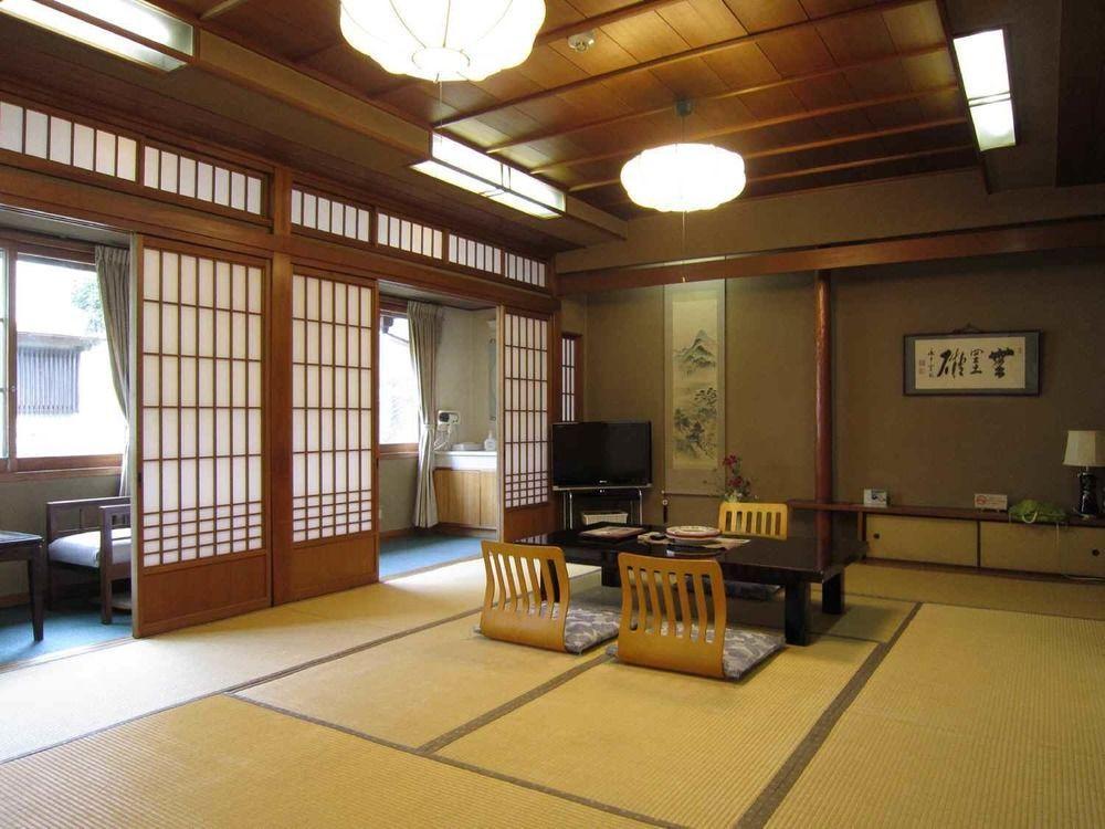 Tsutaya Ryokan Тойоока Екстер'єр фото