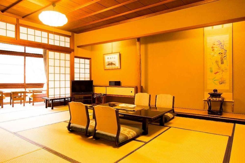 Tsutaya Ryokan Тойоока Екстер'єр фото